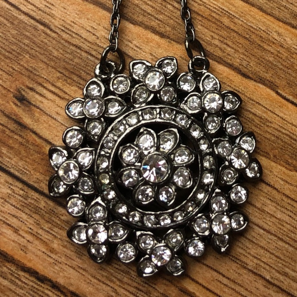 Flower Rhinestone Necklace - Picture 7 of 9